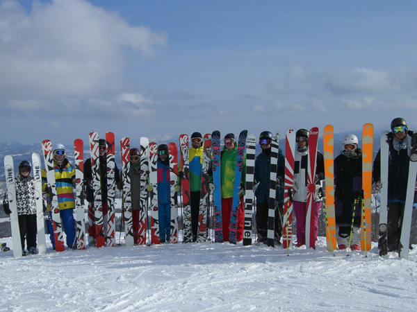Skiers_line-up